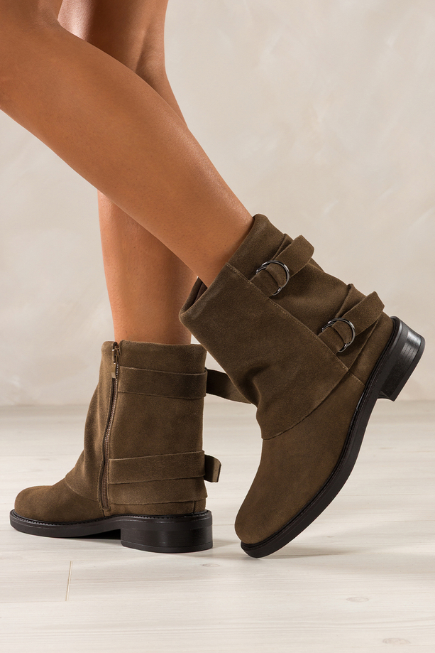 Brązowe botki skórzane damskie z szeroką cholewką Sergio Leone niski obcas regulowane paski na cholewce YG74443-H