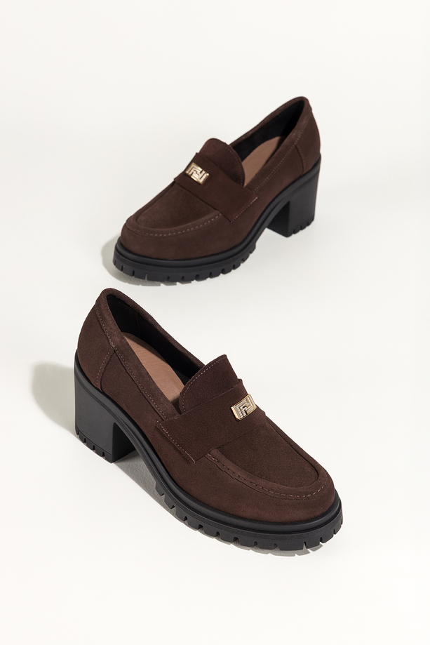 Czekoladowe mokasyny skórzane damskie na szerokim klocku bieżnikowana platforma złota ozdoba PRODUKT POLSKI Casu 79831