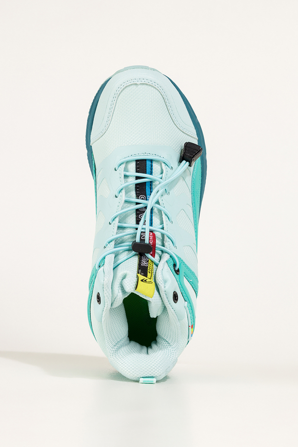Jasnoniebieskie buty sportowe trekkingowe damskie wodoodporne na bieżnikowanej podeszwie z regulowaną elastyczną sznurówką turkusowe wstawki Casu 7493-3D