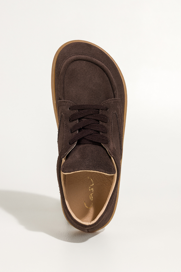 Czekoladowe półbuty barefoot skórzane zamszowe damskie szerokie na elastycznej płaskiej podeszwie cholewka z przeszyciami sznurowane PRODUKT POLSKI Casu M8669