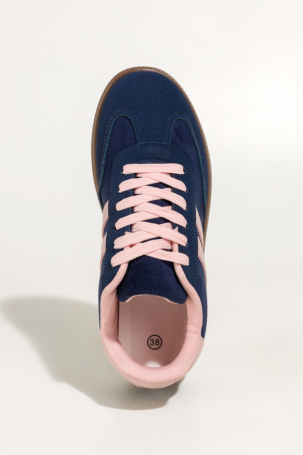 Granatowe sneakersy damskie buty sportowe na elastycznej podeszwie różowe wstawki sznurowane Casu 22336-85