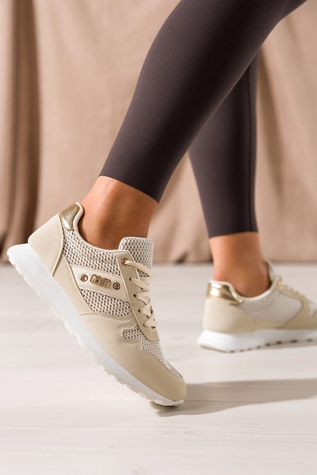 Beżowe sneakersy damskie na białej platformie ze żłobieniami cholewka z siateczką złote wstawki ozdoba z cyrkoniami sznurowane Casu LA308P