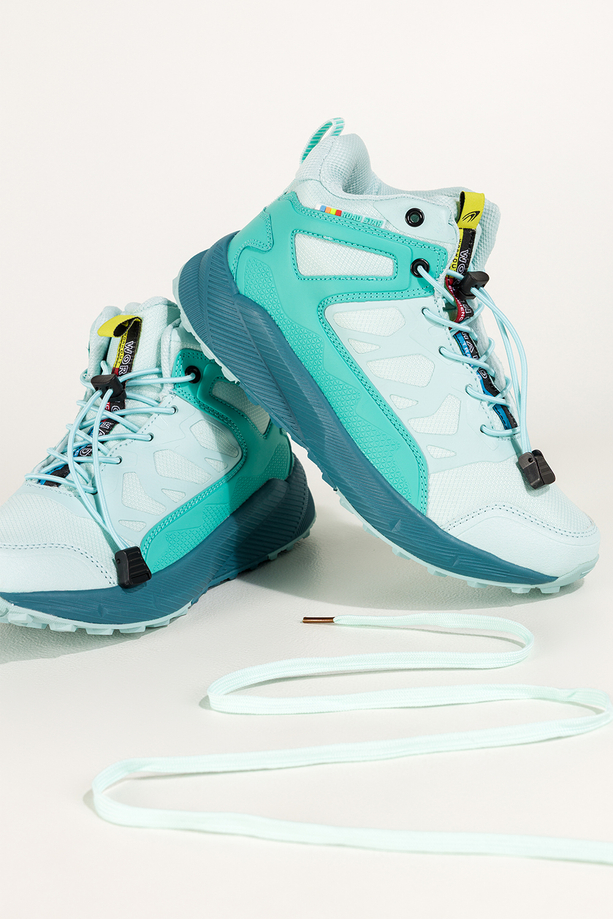 Jasnoniebieskie buty sportowe trekkingowe damskie wodoodporne na bieżnikowanej podeszwie z regulowaną elastyczną sznurówką turkusowe wstawki Casu 7493-3D