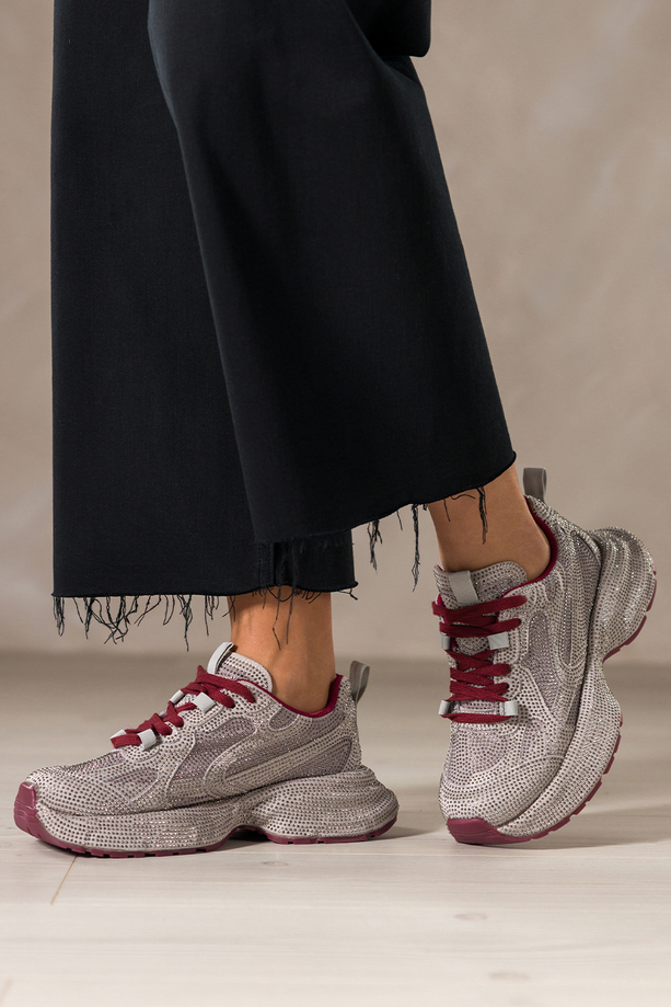 Szare sneakersy damskie buty sportowe na ozdobnej platformie błyszczące cyrkonie bordowe sznurówki Carla QP-0607-6