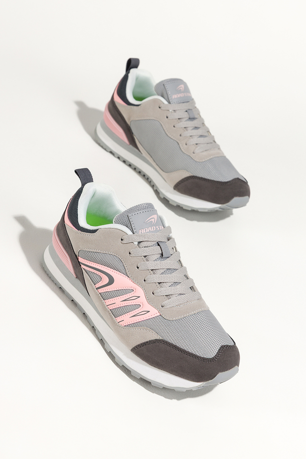 Szare sneakersy damskie buty sportowe na żłobionej podeszwie sznurowane różowe wstawki Casu 7398-0D