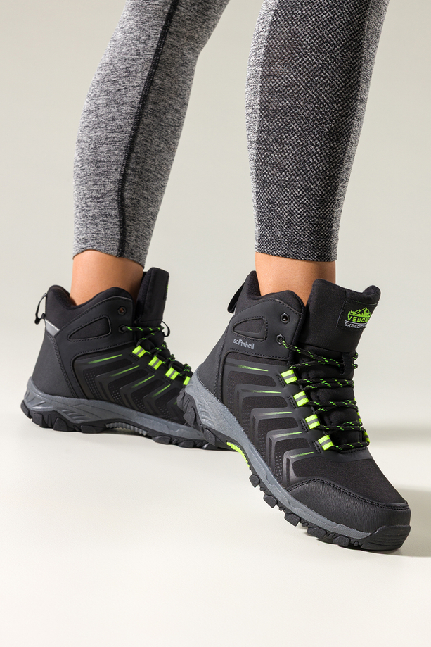 Czarne buty trekkingowe damskie softshell na bieżnikowanej podeszwie seledynowe wstawki sznurowane Carla EY82939-7