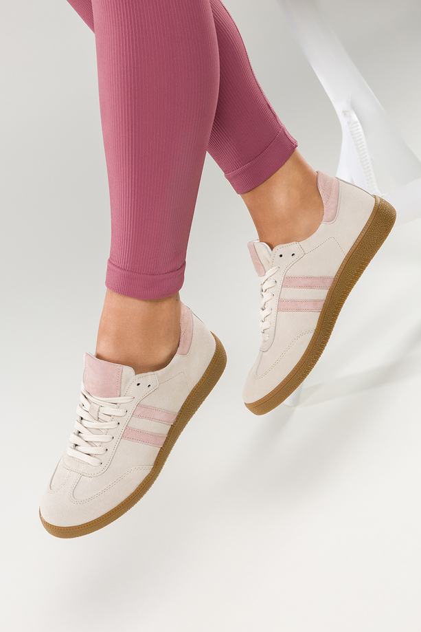 Kremowe sneakersy skórzane damskie buty sportowe z różowymi wstawkami sznurowane PRODUKT POLSKI Casu N1068