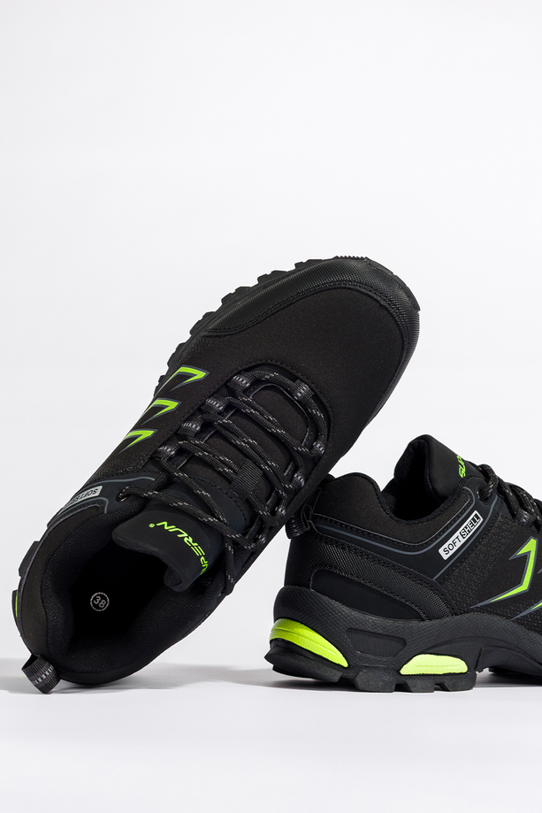 Czarne buty trekkingowe damskie buty sportowe softshell na bieżnikowanej podeszwie seledynowe wstawki sznurowane Carla 8633