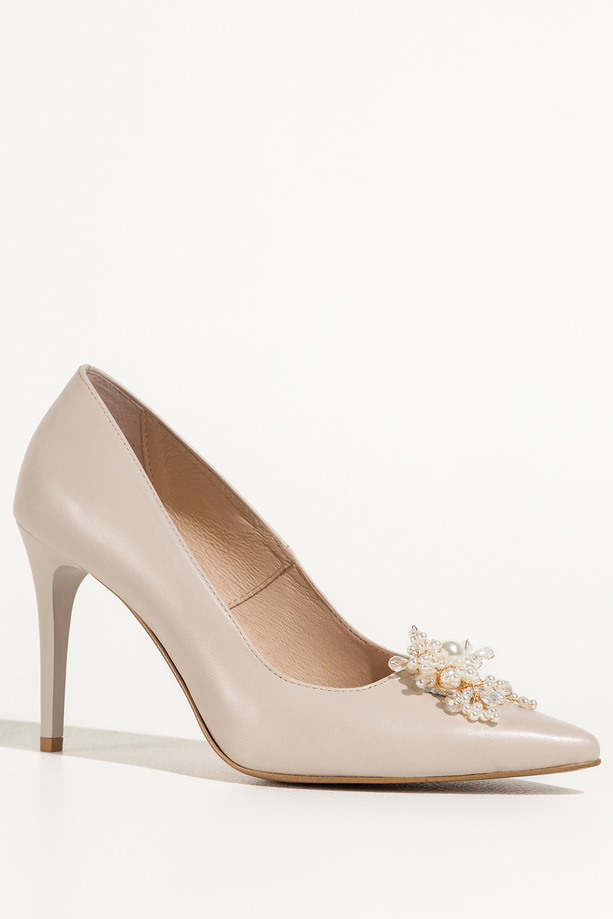 Beżowe szpilki skórzane damskie ozdoba z perełek i koralików PRODUKT POLSKI Casu 6935-Z94