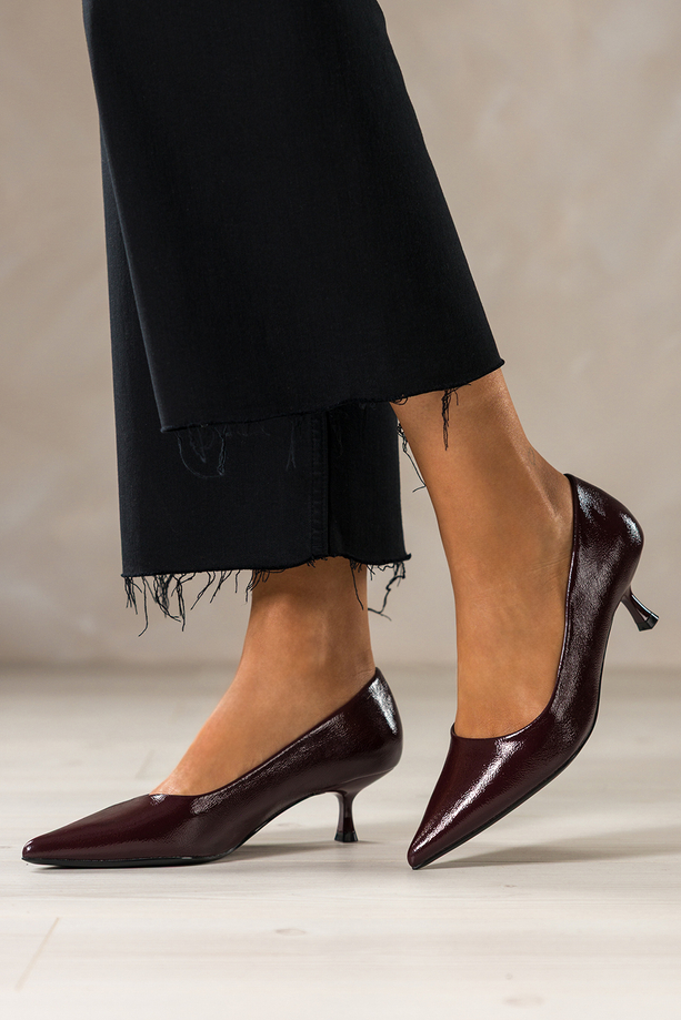 Bordowe czółenka damskie lakierowane obcas kieliszek Carla 1646