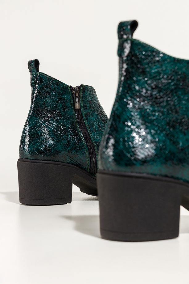 Zielone botki skórzane damskie lakierowane z wzorem wężowym obcas klocek szeroka elastyczna guma na przodzie PRODUKT POLSKI Casu 376