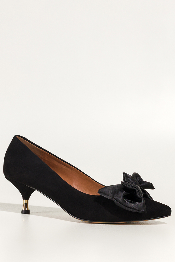 Czarne czółenka skórzane damskie z satynową kokardą niski obcas kieliszek  PRODUKT POLSKI Casu 6989-699-YOP