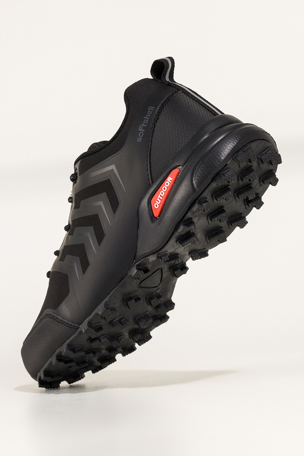 Czarne buty trekkingowe damskie buty sportowe softshell na bieżnikowanej podeszwie sznurowane Carla EY82976-8