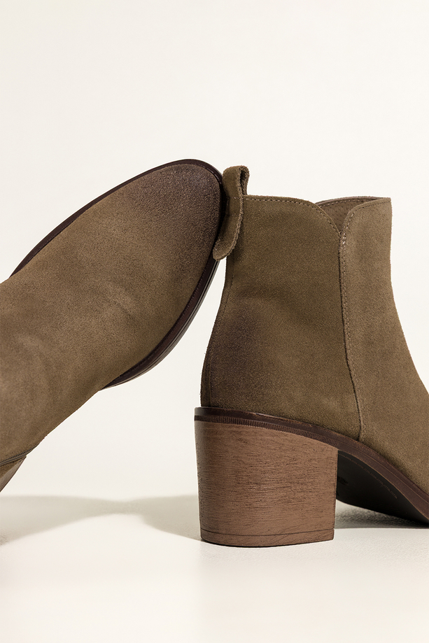 Ciemnobeżowe botki skórzane damskie Sergio Leone obcas klocek przeszyta cholewka YG74678-H