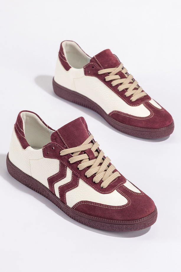 Beżowe sneakersy skórzane damskie buty sportowe na elastycznej płaskiej podeszwie z bordowymi wstawkami sznurowane PRODUKT POLSKI Casu N1236