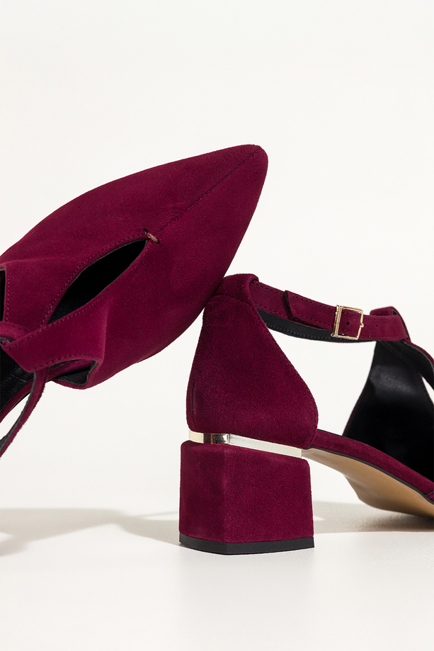 Bordowe czółenka skórzane damskie na ozdobnym klocku pasek wokół kostki PRODUKT POLSKI Casu 7690-656
