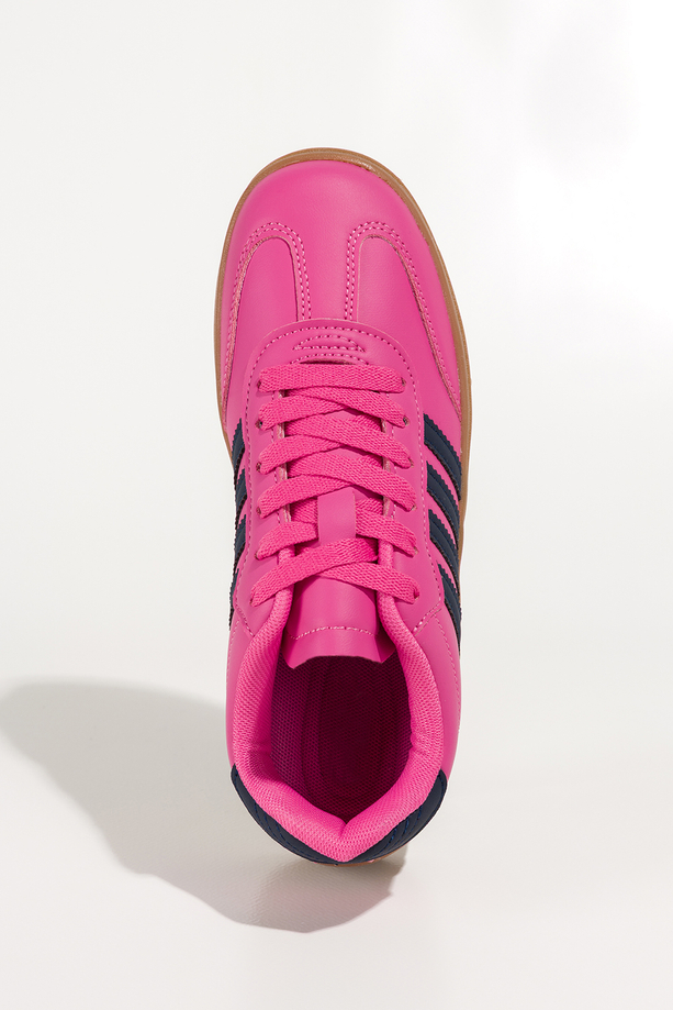 Różowe sneakersy damskie buty sportowe na żłobionej platformie sznurowane granatowe wstawki Carla ZW327