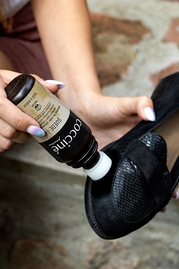 Preparat odświeżający i wyrównujący kolor zamszu i nubuku Coccine Suede czarny 75 ml 