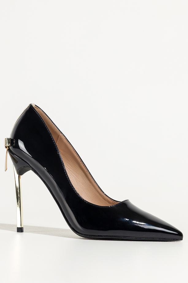 Czarne czółenka damskie szpilki lakierowane złoty obcas z kokardą Carla BQB077