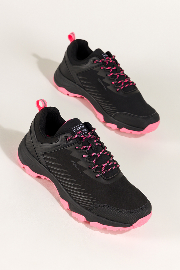 Czarne buty trekkingowe damskie buty sportowe softshell na bieżnikowanej podeszwie fuksjowe wstawki sznurowane Carla Y0976-5