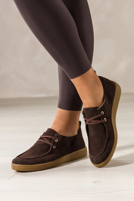 Czekoladowe półbuty skórzane damskie z przeszyciami na elastycznej płaskiej podeszwie sznurowane PRODUKT POLSKI Casu M8709