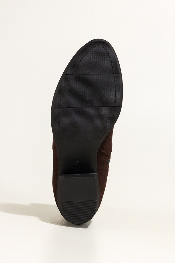 Czekoladowe botki skórzane damskie kowbojki na szerokim ściętym klocku guma w cholewce PRODUKT POLSKI Casu 39455