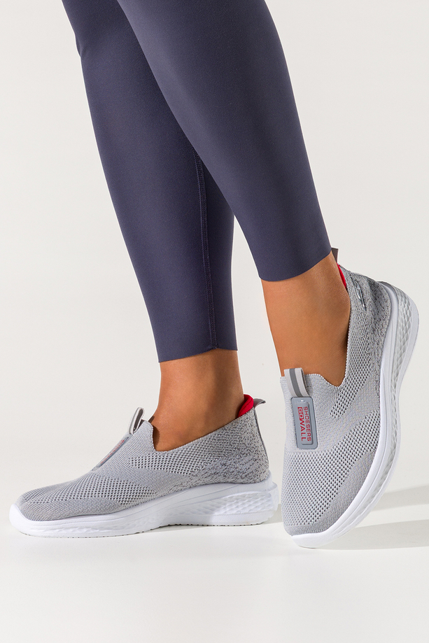 Szare sneakersy damskie buty sportowe slip on na fitness z perforacją biała elastyczna platforma wsuwane Carla DQ116B-2