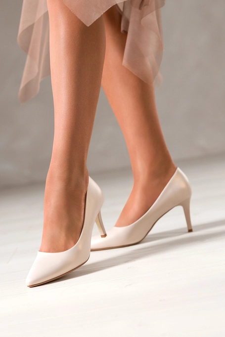 Jasnobeżowe szpilki damskie Sergio Leone z perłową powłoką skórzana wkładka 8663