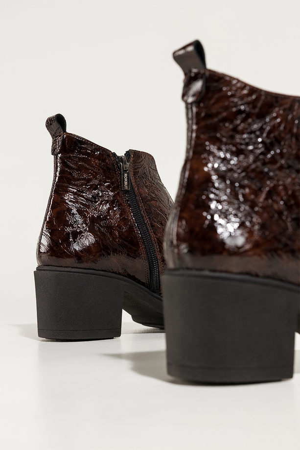 Brązowe botki skórzane damskie lakierowane z wzorem obcas klocek szeroka elastyczna guma na przodzie PRODUKT POLSKI Casu 376