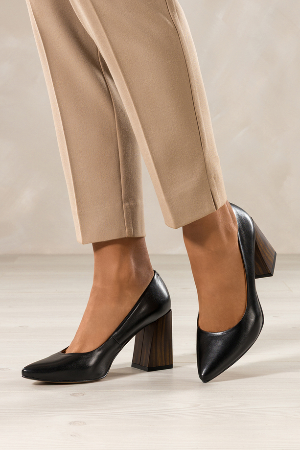 Czarne czółenka skórzane damskie na ozdobnym brązowym klocku PRODUKT POLSKI Casu 7640-899-DWM