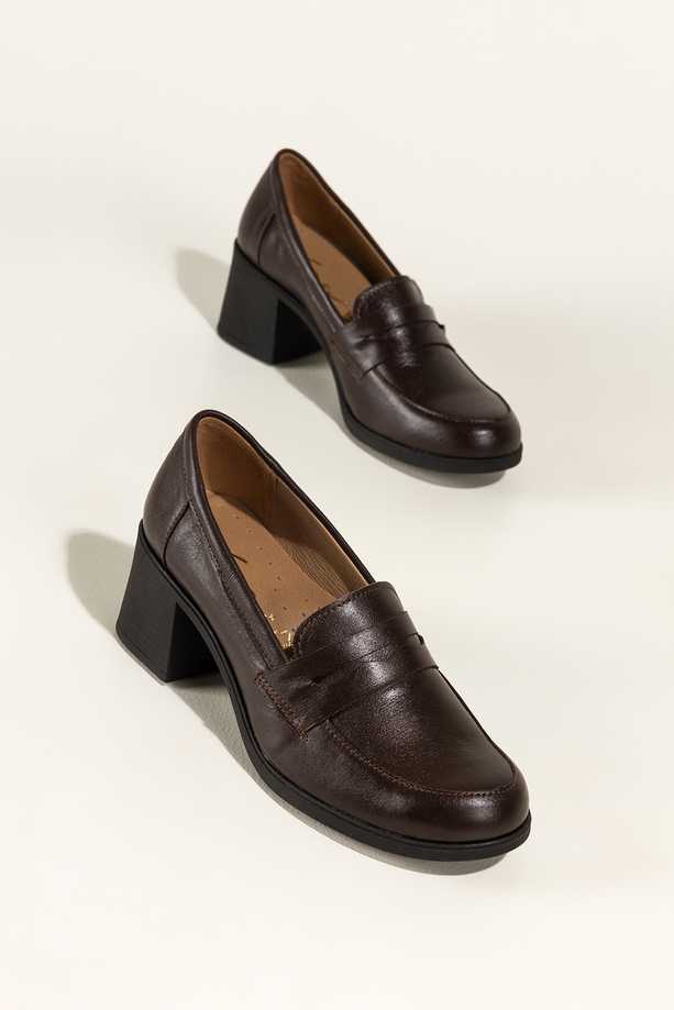 Czekoladowe mokasyny skórzane damskie na szerokim klocku ozdobny pasek PRODUKT POLSKI Casu 2762