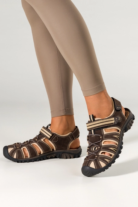 Brązowe sandały trekkingowe damskie na bieżnikowanej podeszwie z regulowaną elastyczną sznurówką Carla 5340