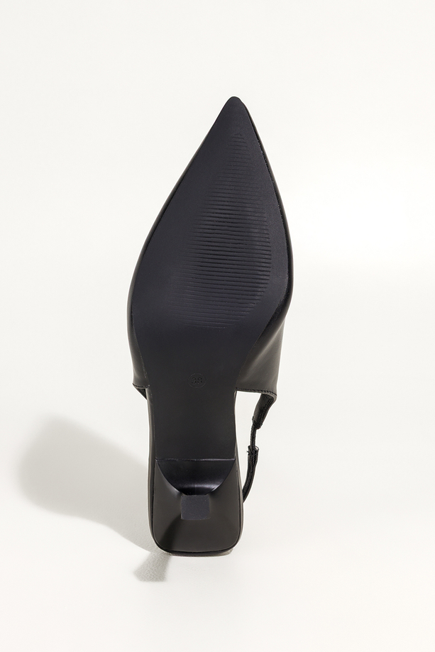 Czarne czółenka damskie szpilki z odkrytą piętą obcas kieliszek pasek z elastyczna gumą Carla 4761