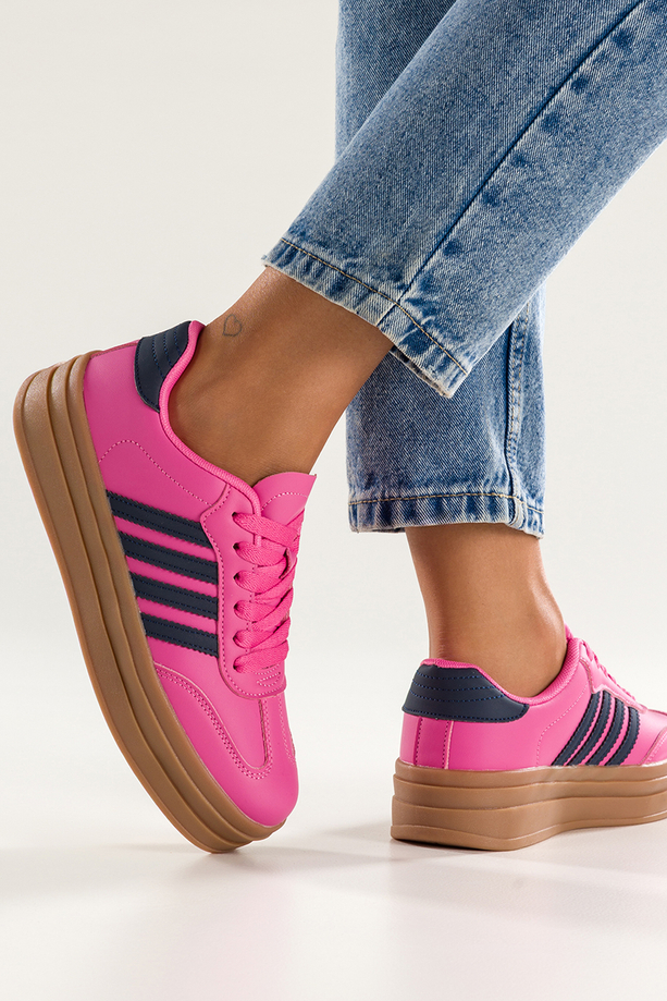 Różowe sneakersy damskie buty sportowe na żłobionej platformie sznurowane granatowe wstawki Carla ZW327