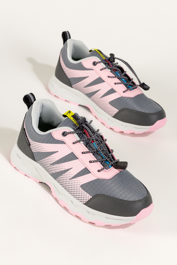 Szare buty sportowe trekkingowe damskie wodoodporne na żłobionej podeszwie z regulowaną elastyczną sznurówką różowe wstawki Casu 7590-2D