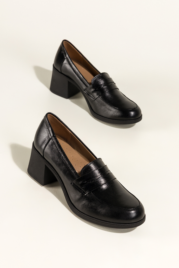 Czarne mokasyny skórzane damskie na szerokim klocku ozdobny pasek PRODUKT POLSKI Casu 2762