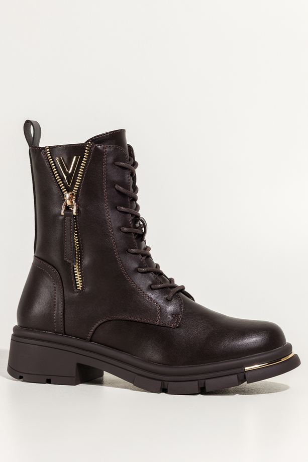 Czekoladowe botki damskie na niskim klocku cholewka z ozdobnym zamkiem złota ozdoba sznurowane Casu S7562Y