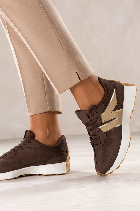 Brązowe sneakersy damskie na białej platformie beżowe i złote wstawki sznurowane Casu 8786