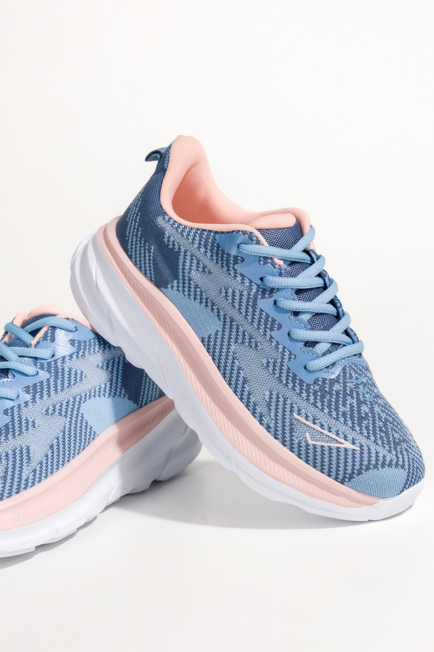 Niebieskie sneakersy damskie buty sportowe do biegania na białej platformie ze żłobieniami różowe wstawki sznurowane Casu M015-2