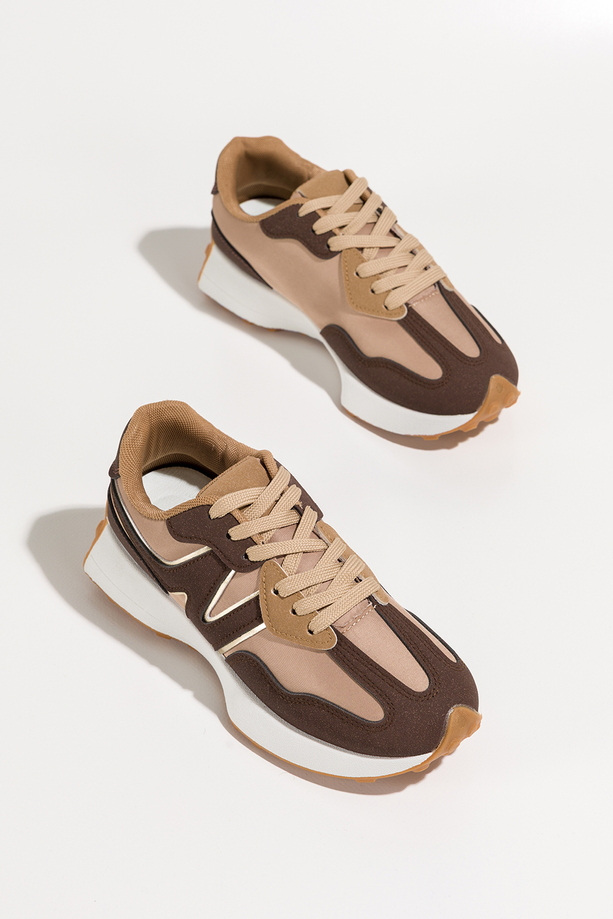 Brązowe sneakersy damskie na białej platformie sznurowane Casu LA295P