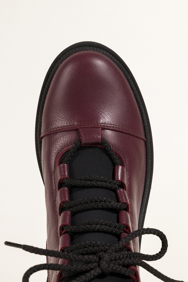 Bordowe botki skórzane damskie na bieżnikowanej podeszwie sznurowane PRODUKT POLSKI Casu A099