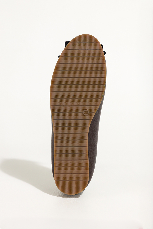 Czekoladowe baleriny skórzane damskie z kwiatem PRODUKT POLSKI Casu 89801