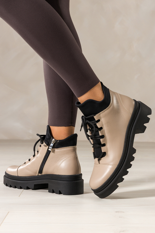 Beżowe botki skórzane damskie na bieżnikowanej podeszwie sznurowane PRODUKT POLSKI Casu A099