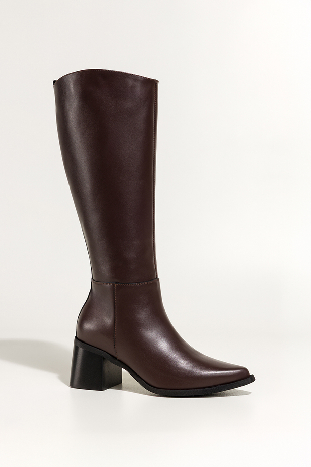 Czekoladowe kozaki skórzane damskie na klocku szeroka cholewka PRODUKT POLSKI Casu 6997-704