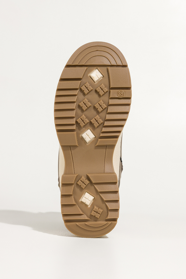 Brązowe botki damskie na bieżnikowanej elastycznej platformie ozdobny zamek na cholewce sznurowane Casu 1912-6