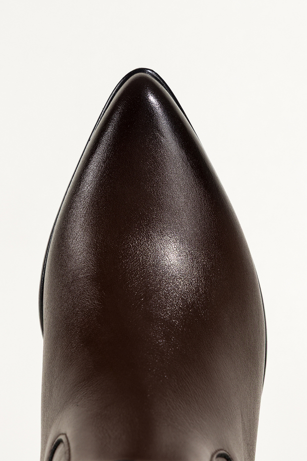 Czekoladowe kozaki skórzane damskie kowbojki na szerokim ściętym klocku stalowa ozdoba PRODUKT POLSKI Casu 29844