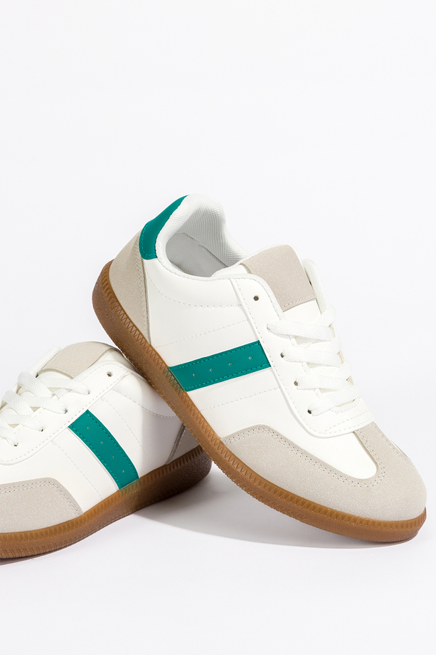 Białe sneakersy damskie buty sportowe na elastycznej płaskiej podeszwie sznurowane zielone wstawki Casu H2460-5
