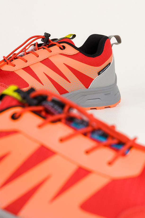 Czerwone buty sportowe trekkingowe damskie wodoodporne na żłobionej podeszwie z regulowaną elastyczną sznurówką pomarańczowe wstawki Casu 7590-6D