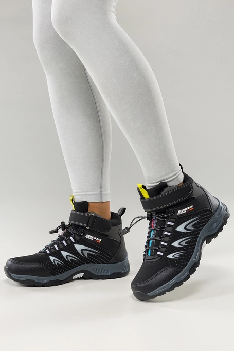 Czarne buty trekkingowe damskie na bieżnikowanej podeszwie z regulowaną elastyczną sznurówką białe wstawki softshell Casu 2310-11W