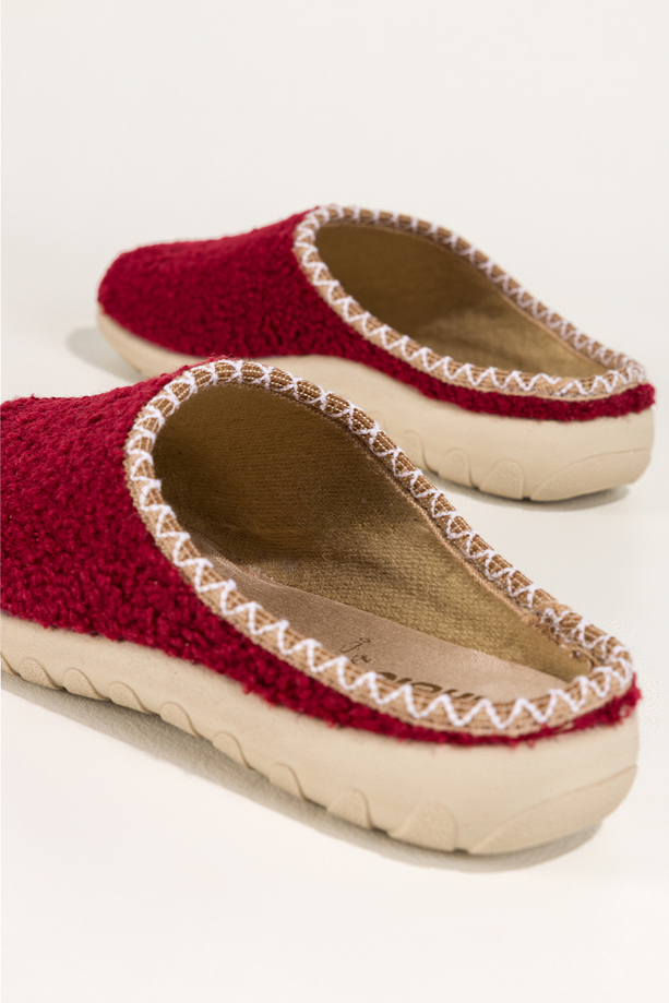 Bordowe kapcie damskie Inblu obuwie domowe z materiału typu baranek z ozdobną lamówką wkładka soft VG969299